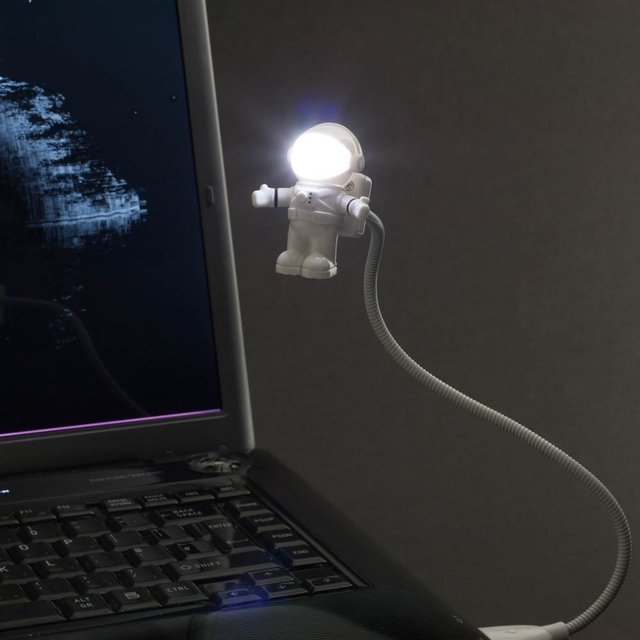 Astronaut USB Light – Flexible LED Lamp for Laptops & Desktops