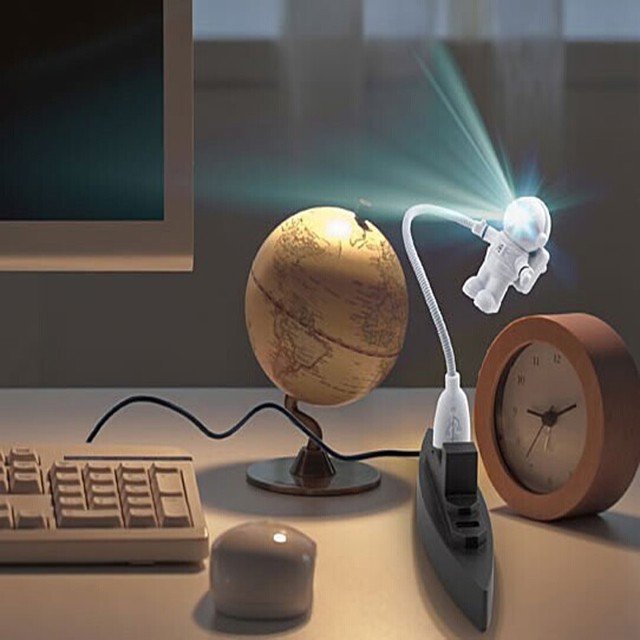 Astronaut USB Light – Flexible LED Lamp for Laptops & Desktops